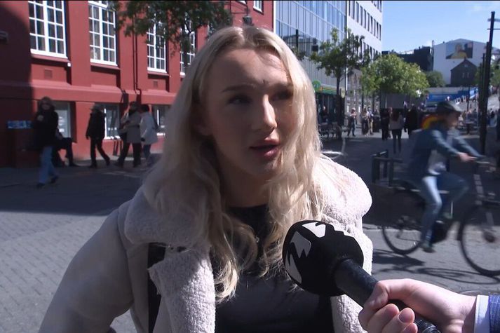Ókunnugur maður veitti Freyju Sofie Gunnarsdóttur eftirför þegar hún var á leið heim úr vinnunni á Austurstræti klukkan hálfsex að morgni.
